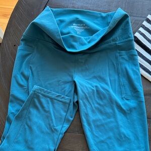 Athleta medium salutation pocket II Teal capri Leggings